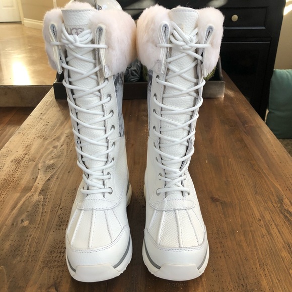 🎁UGG Adirondack Tall III Snake White Boots - Picture 6 of 8